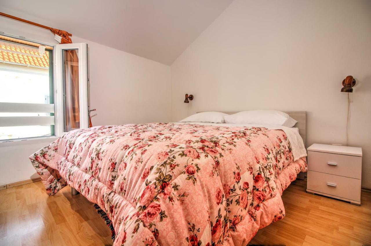 Apartmani Toni Poce Primošten Esterno foto